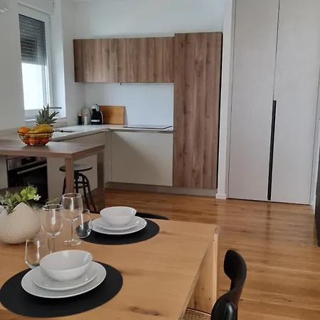 Sara With Sea View Apartman *