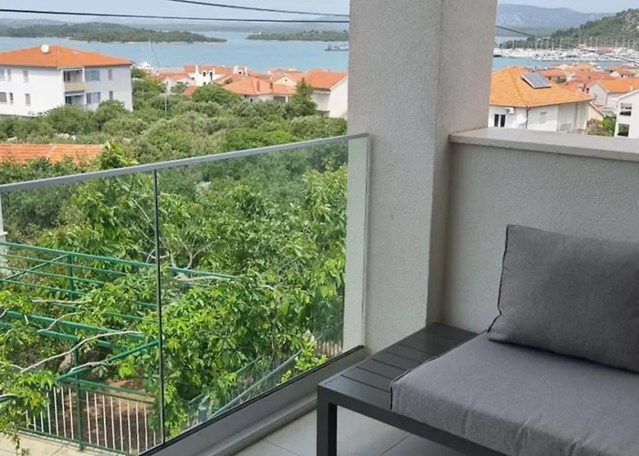 Sara With Sea View Apartmán *