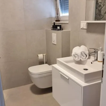 Sara With Sea View Apartment